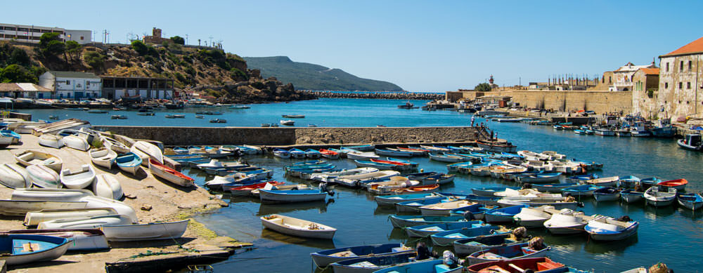 Les villes portuaires algériennes offrent un aperçu unique de la vie marine. Assurez-vous d'être en assez bonne santé pour vivre toutes ces expériences en consultant Passport Health.