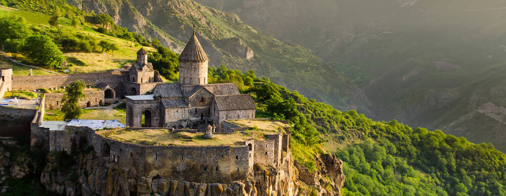 Les châteaux font partie de l'histoire de l'Arménie, mais des infections comme la rougeole habitent le présent. Assurez-vous d'être protégé par des vaccins et une consultation de Passport Health.