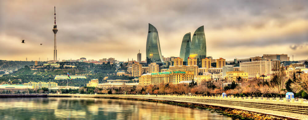 De la capitale à la campagne, l'Azerbaïdjan offre une grande variété de paysages et de sons. Voyagez en toute sécurité et sans virus avec Passport Health.