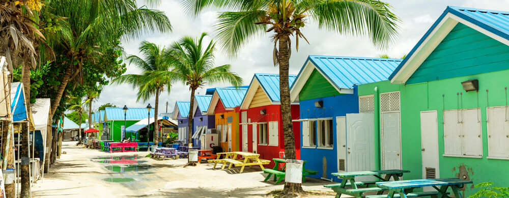 Les bâtiments colorés et les plages magnifiques ne sont que le début de ce que la Barbade a à offrir. PasseportSanté peut vous aider à en faire l'expérience en toute sécurité.