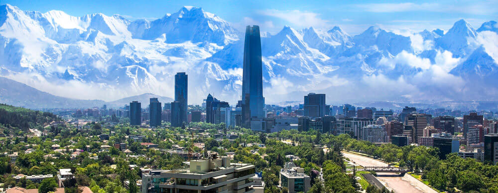 Villes et montagnes se rencontrent dans les principales villes du Chili. Explorez-les toutes avec l'aide des services de vaccination et de médication de Passport Health.