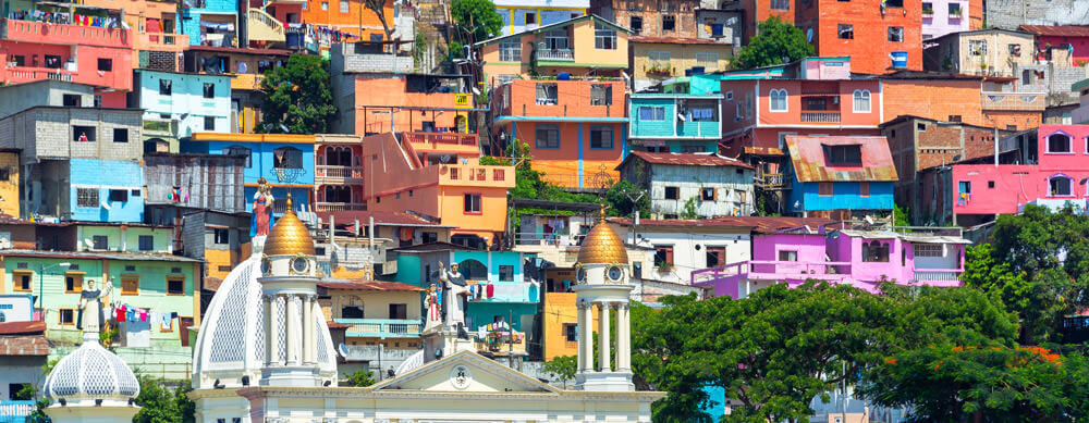Les bâtiments colorés et les vues imprenables ne sont que le début de ce que l'Équateur a à offrir. Passport Health peut vous aider à en faire l'expérience en toute sécurité.