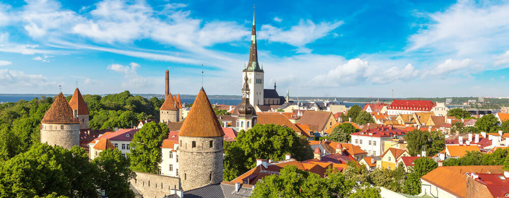 Des bâtiments historiques et des scènes sereines se rencontrent pour créer une destination étonnante en Estonie. Profitez de votre voyage grâce aux conseils de voyage et aux vaccins de Passport Health.