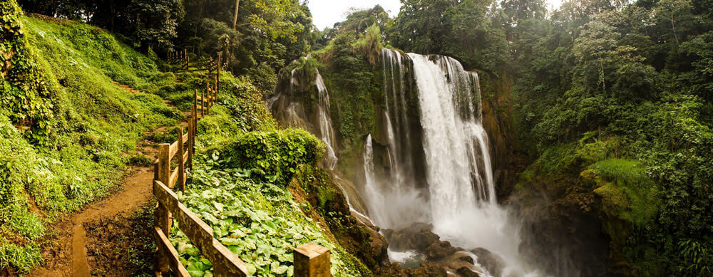 Les chutes d'eau, entre autres, constituent des points de vue incontournables pour les voyageurs qui se rendent au Honduras. Découvrez-les en toute sérénité grâce aux conseils, aux médicaments et à bien d'autres choses de Passport Health.