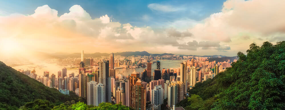 Une architecture étonnante et des vues fantastiques font de Hong Kong un lieu à visiter absolument. Voyagez en toute sécurité avec Passport Health.
