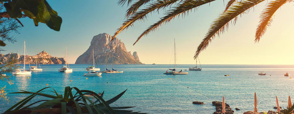 Des plages tranquilles et des scènes sereines se trouvent dans toute l'île d'Ibiza. Profitez-en sans vous soucier de votre santé grâce aux services de vaccination et de médication fournis par Passport Health.