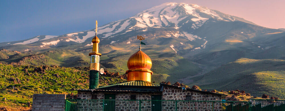 Des bâtiments historiques et des scènes sereines se rencontrent pour créer une destination étonnante en Iran. Profitez de votre voyage grâce aux conseils de voyage et aux vaccins de Passport Health.