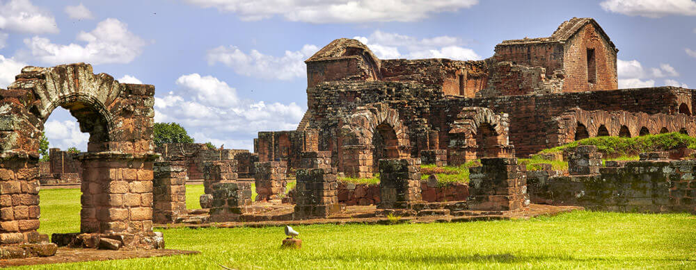 Les ruines et l'histoire font du Paraguay une destination de voyage de premier choix. Découvrez-les en toute tranquillité grâce aux vaccins et aux conseils de Passport Health.