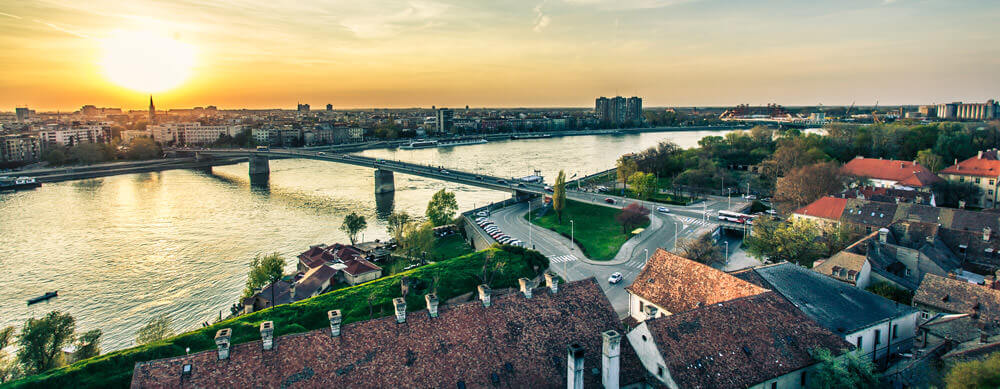 Des sites fantastiques et des panoramas époustouflants font de la Serbie une destination très prisée. Voyagez en toute sécurité avec l'aide de Passport Health.