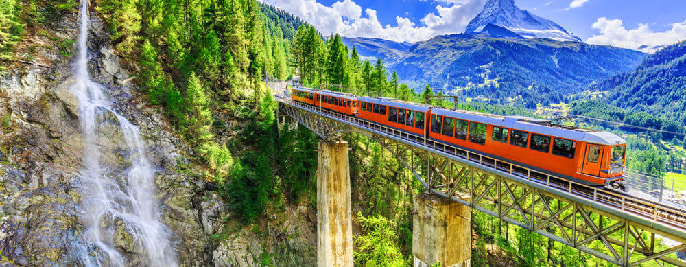 Cascades, trains, forêts, la Suisse a tant à offrir. Passport Health vous aidera à rester en bonne santé tout au long de votre séjour.