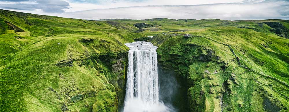 Les chutes d'eau, la sérénité et bien d'autres choses encore font de l'Islande une destination incontournable. Découvrez-la sans souci grâce aux conseils, aux médicaments et à bien d'autres choses encore de Passport Health.