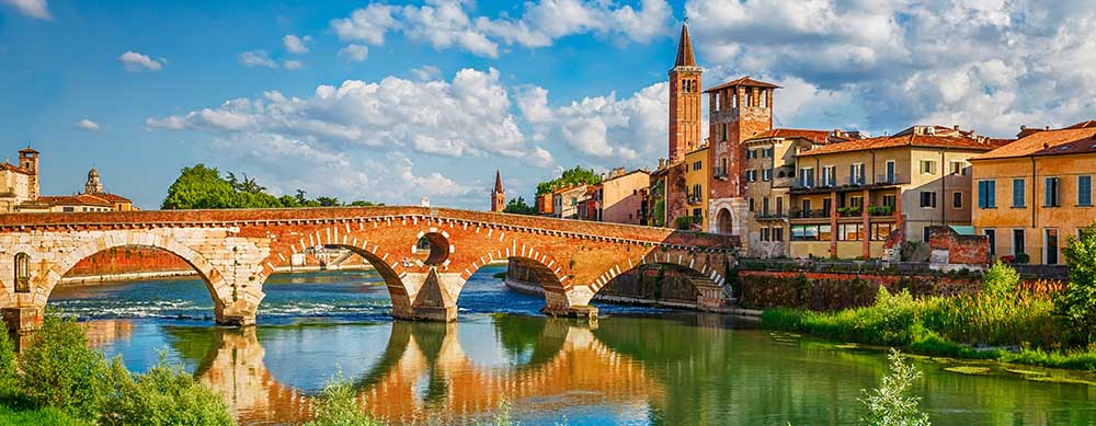 L'Italie est l'un des pays les plus chargés d'histoire au monde. Voyagez en toute sécurité pendant votre voyage grâce aux vaccins et conseils de voyage de Passport Health.